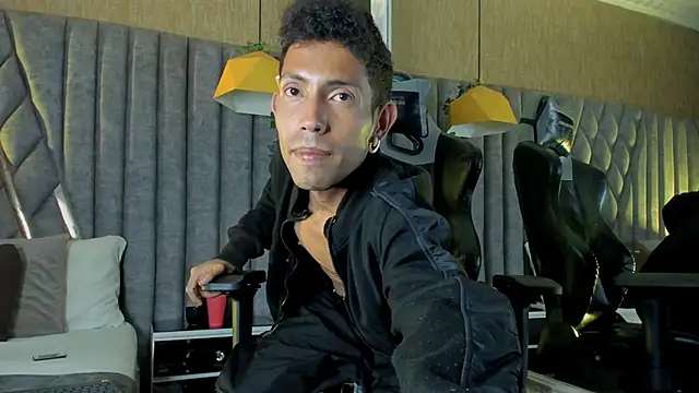 NoaahTylor Show Webcam