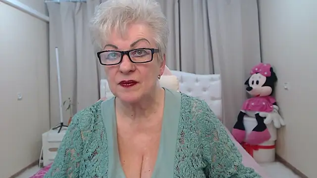 Pokazy przed kamerką – KayleSmoll