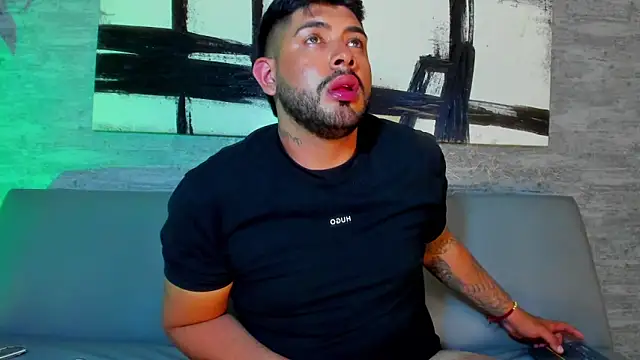 Show modela Im_Axiel na web-kameri