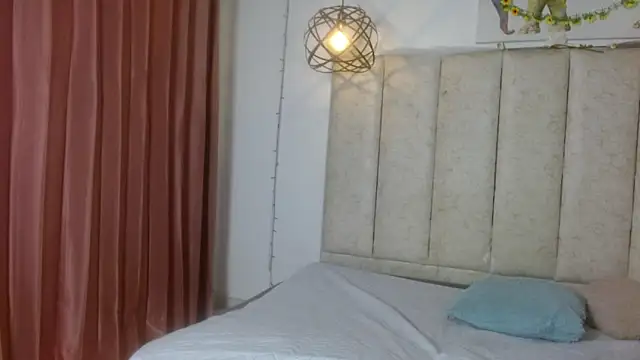 hinataleecss Adlı Modelin Web Kamerası Şovu