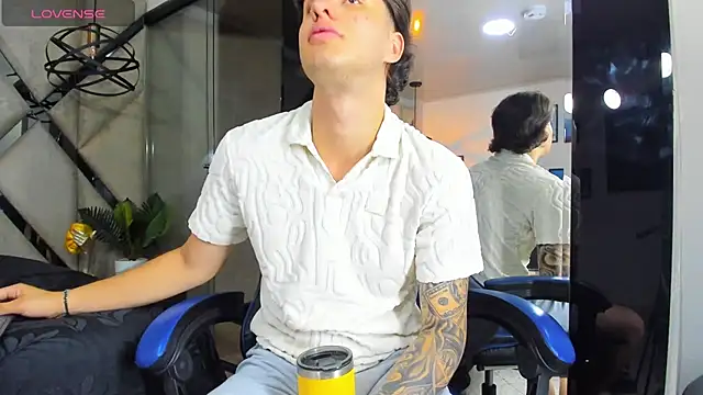 EXCLUSIVE8 élő XXX-chatje