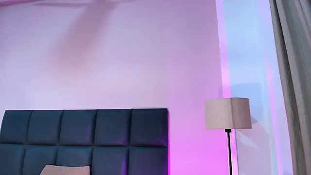 Онлайн чат XXX SofiHudson