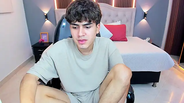 دردشة Tommy18__ الجنسية المباشرة