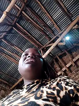 holygrail001 Adlı Modelin Web Kamerası Şovu