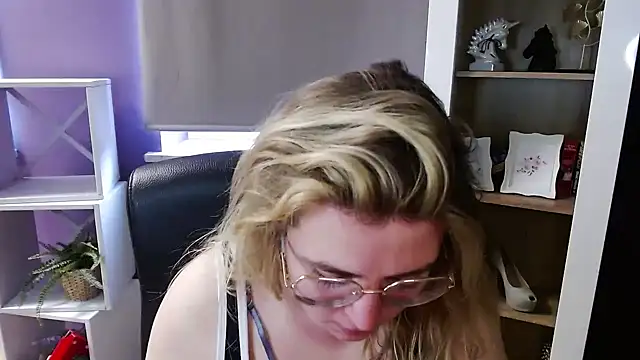 Zoey_Erotic 即時 XXX 聊天