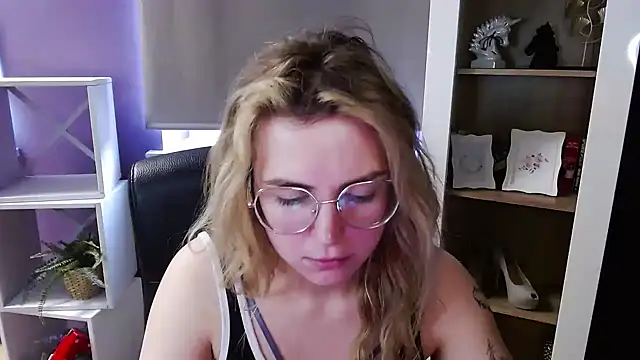 دردشة Zoey_Erotic الجنسية المباشرة