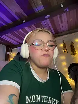 Sophia_Weest99 Adlı Modelin Canlı XXX Sohbeti