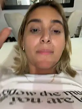 Show modela LoisC na web-kameri