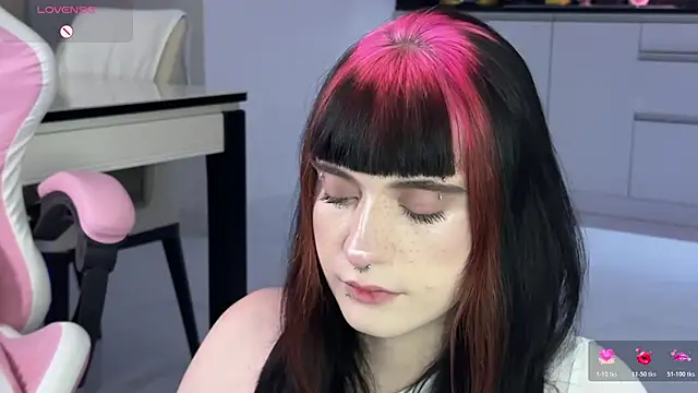 Vailyreb_: διαδικτυακό σόου στην κάμερα