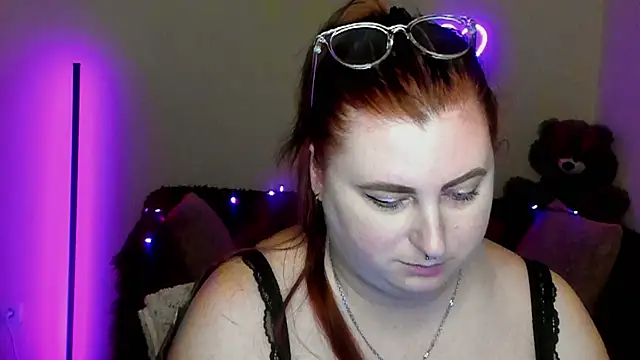 Chat +18 de Alicia_love00 ao vivo