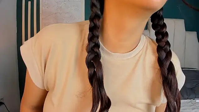 Violet_Roux_ Adlı Modelin Canlı XXX Sohbeti