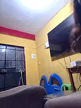 yarely9: διαδικτυακό σόου στην κάμερα