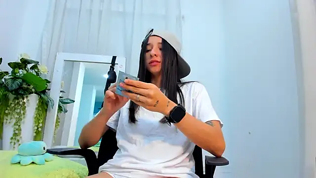 ViictoriiaSaenz Adlı Modelin Canlı XXX Sohbeti