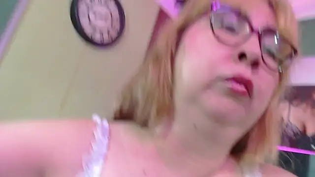 chloe_prg's Live XXX Chat