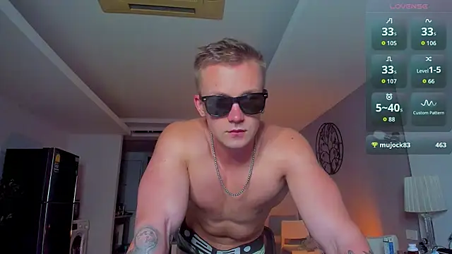 Samuel_Andrew Show in webcam