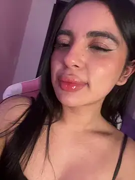 Emily-14 Live XXX-Chat