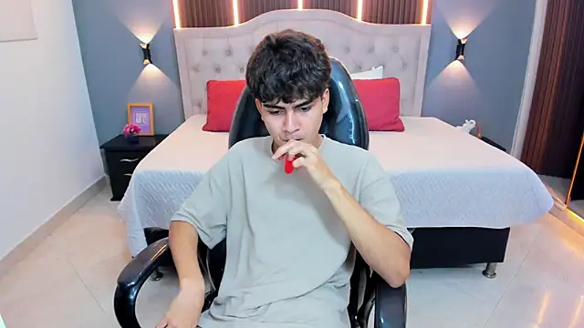 Chatroom XXX en direct de Tommy18__