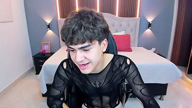 Chat XXX en directo de Tommy18__