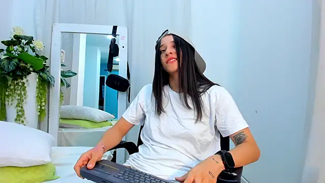 ViictoriiaSaenz live XXX chat