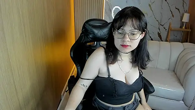 XXX chat uživo modela Amara_tf