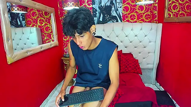 straightyoungpein Chat XXX live