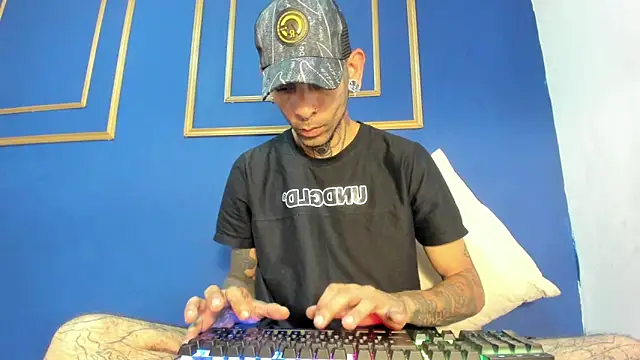 Demon_Rose_ Adlı Modelin Canlı XXX Sohbeti