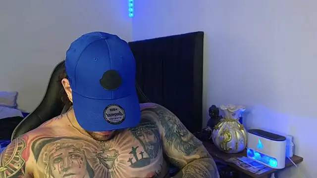 Živý XXX chat Ades_Lowe