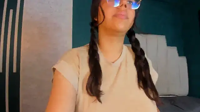 Violet_Roux_ Adlı Modelin Canlı XXX Sohbeti