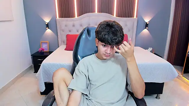 Tommy18__'s Live XXX Chat