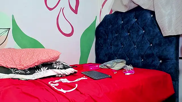 Rubi-Scarlet Chat XXX live