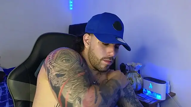 Ades_Lowe Show in webcam