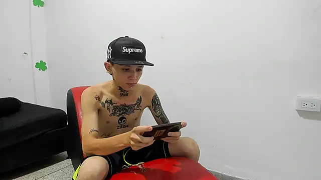 StraightBoy_Nick Pertunjukan Webcam