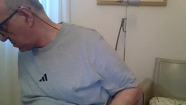 ANONIMO7735 Show in webcam