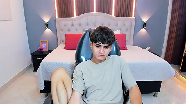 Онлайн чат XXX Tommy18__