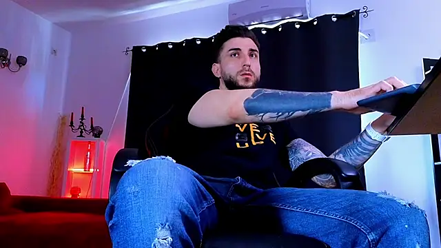 MightyAaron66 লাইভ XXX চ্যাট