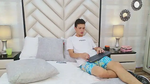 Chat XXX en directo de ChloeAndJeanPaul