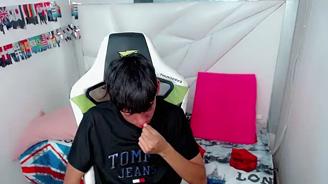 Liarr_ Adlı Modelin Canlı XXX Sohbeti