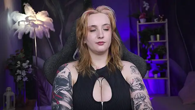 AsheLucker Adlı Modelin Canlı XXX Sohbeti