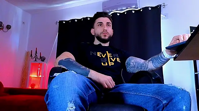 MightyAaron66: онлайн-секс-чат