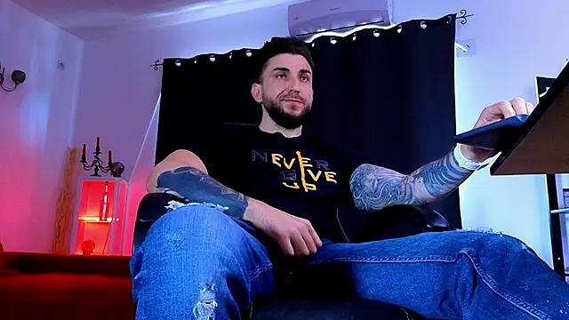 MightyAaron66 现场XXX聊天