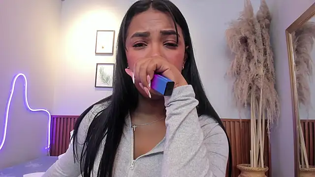 MIAROGGERSS লাইভ XXX চ্যাট