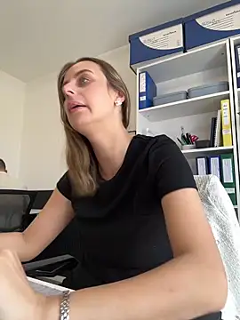 Hii_Lolla Chat XXX live