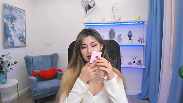 AnneTLi Adlı Modelin Canlı XXX Sohbeti