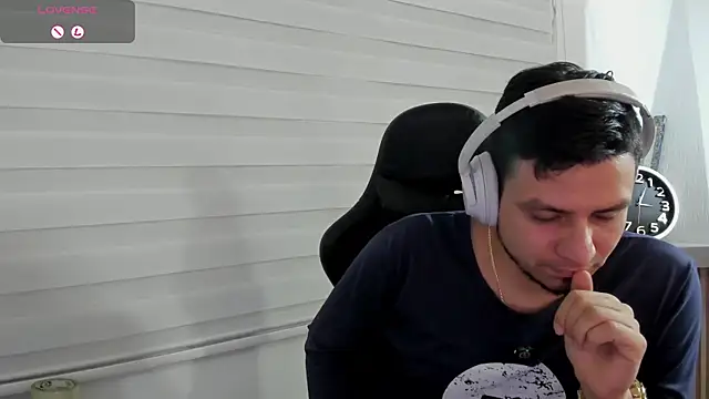 Chat +18 de Rick_Adams ao vivo