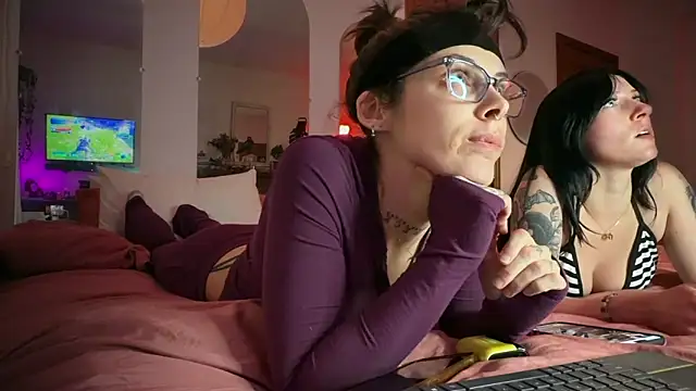 GennaJames élő XXX-chatje