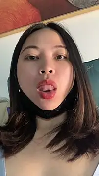 zhizhinaigai élő XXX-chatje