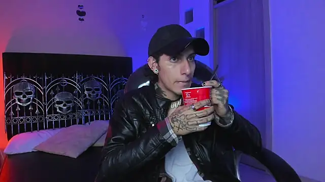 Vergil_Noir_ Show in webcam