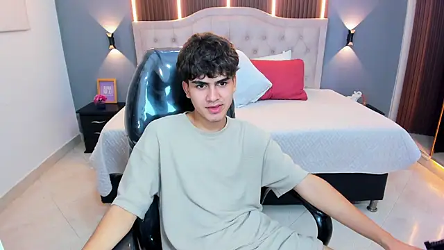 Tommy18__'s Live XXX Chat