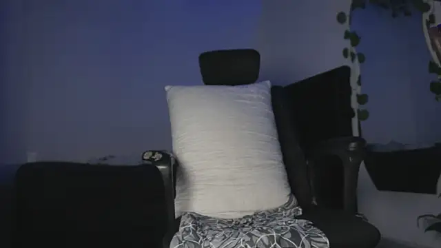 Вебкам-шоу Young_laroi