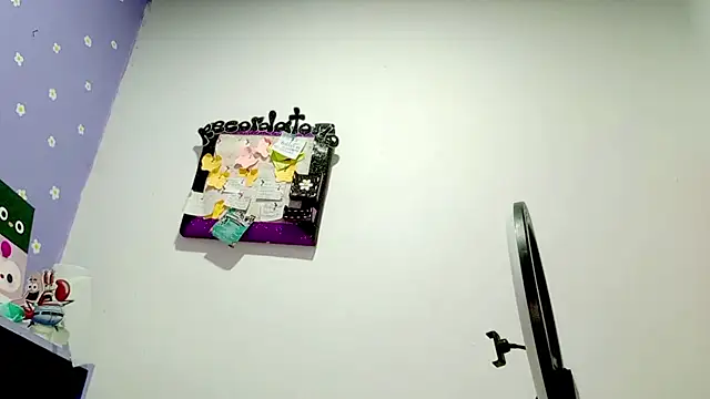 PetiteIvoryQueen19 Chat XXX in diretta